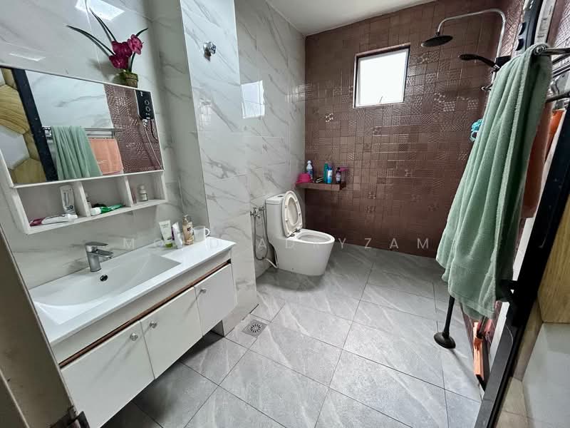 2-storey Terraced House for Sale in Alam Impian (Shah Alam) - Mohd Adryzam - Bathroom - PropertyGuru.com.my