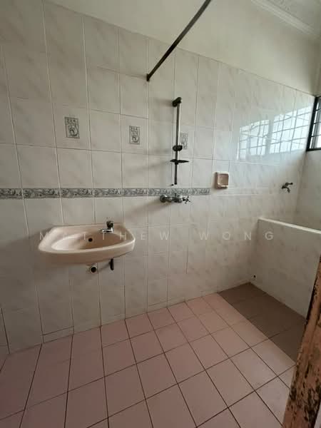 Rumah Teres 2 Tingkat untuk Dijual di TAMAN PUCHONG UTAMA (Puchong) - Matthew Wong - Bathroom - PropertyGuru.com.my