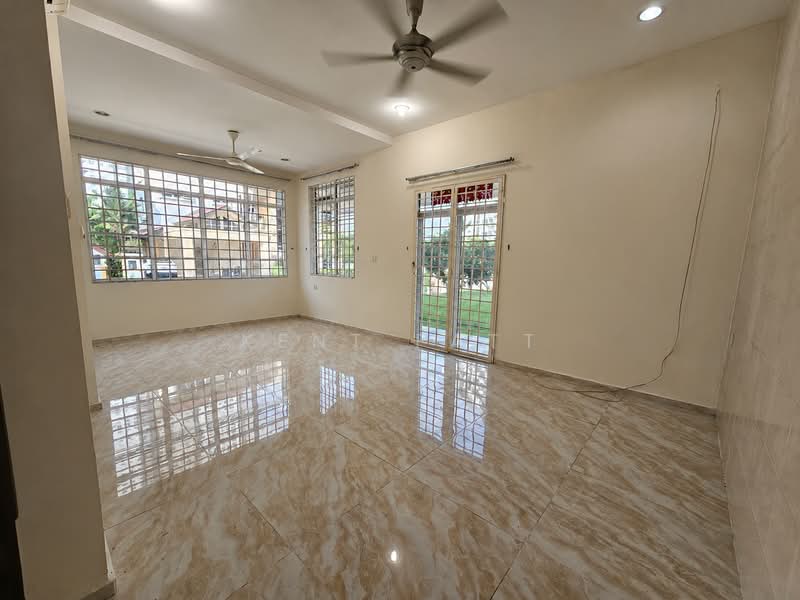 Rumah Berkembar untuk Dijual di Jalan Klang Lama (Old Klang Road) (Kuala Lumpur) - Kent Fatt - Living Room - PropertyGuru.com.my