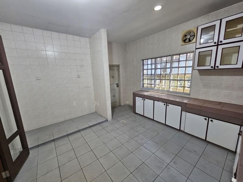 Rumah Berkembar untuk Dijual di Jalan Klang Lama (Old Klang Road) (Kuala Lumpur) - Kent Fatt - Kitchen - PropertyGuru.com.my
