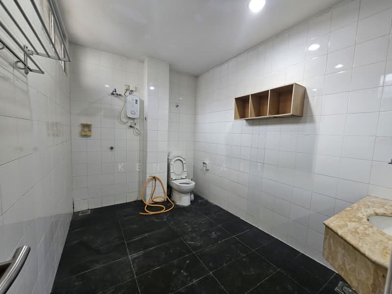 Rumah Berkembar untuk Dijual di Jalan Klang Lama (Old Klang Road) (Kuala Lumpur) - Kent Fatt - Bathroom - PropertyGuru.com.my