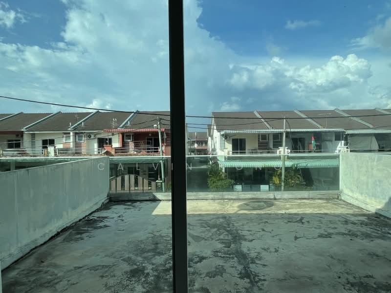 2-storey Terraced House for Sale in Bandar Mutiara (Sungai Petani) - Calvin Fong - Master bedroom attached balcony - PropertyGuru.com.my