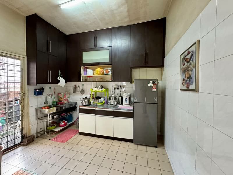 2-storey Terraced House for Sale in Seksyen U9 (Shah Alam) - Adaw Zain - Kitchen - PropertyGuru.com.my