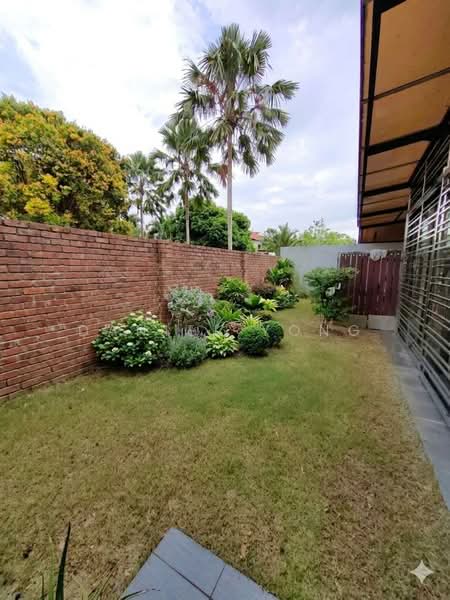 Cluster House for Sale in Taman Sutera Utama (Skudai) - Daniel Yong - Garden - PropertyGuru.com.my