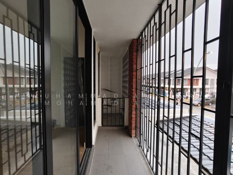 Rumah Teres 2 Tingkat untuk Dijual di Elmina (Shah Alam) - Muhammad Amsyar Mohamad Azhar - Balcony - PropertyGuru.com.my
