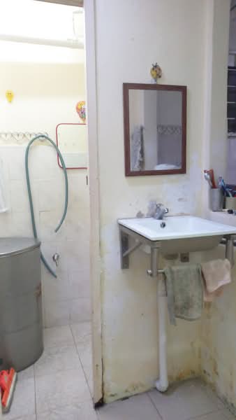 Pangsapuri untuk Dijual di PPR Desa Rejang - Max Low - Bathroom - PropertyGuru.com.my