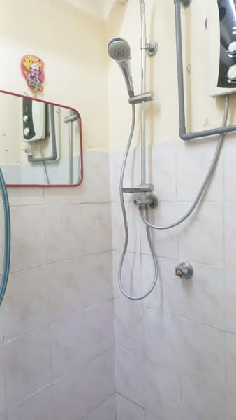 Pangsapuri untuk Dijual di PPR Desa Rejang - Max Low - Bathroom - PropertyGuru.com.my