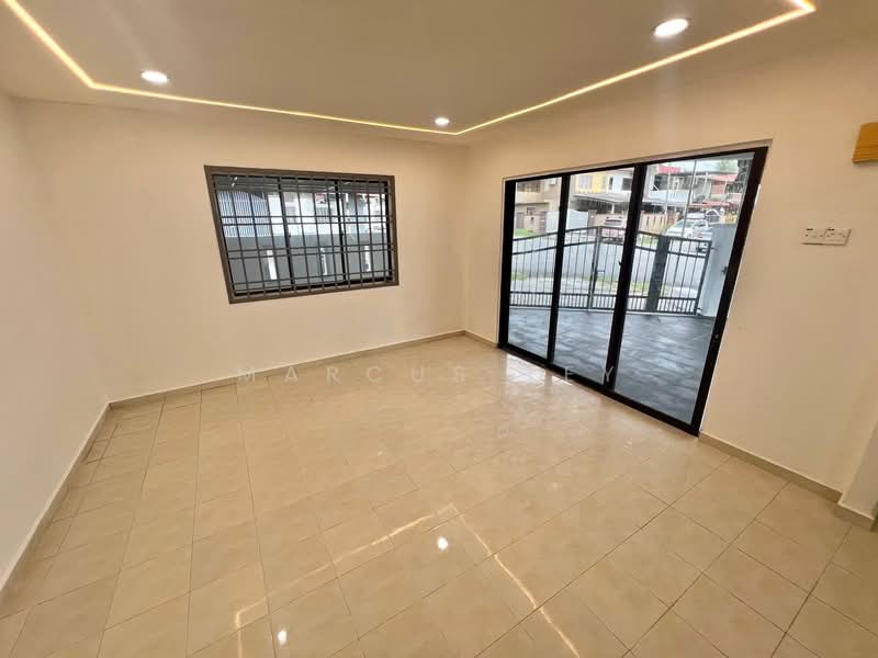 Rumah Teres 2 Tingkat untuk Dijual di Taman Damai Jaya (Skudai) - Marcus Tey - Living Room - PropertyGuru.com.my