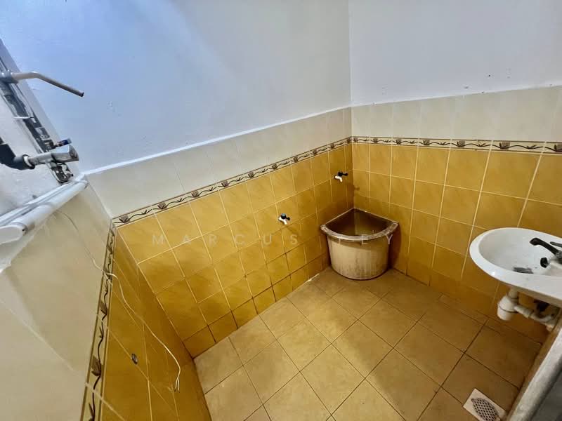Rumah Teres 2 Tingkat untuk Dijual di Taman Damai Jaya (Skudai) - Marcus Tey - Bathroom - PropertyGuru.com.my