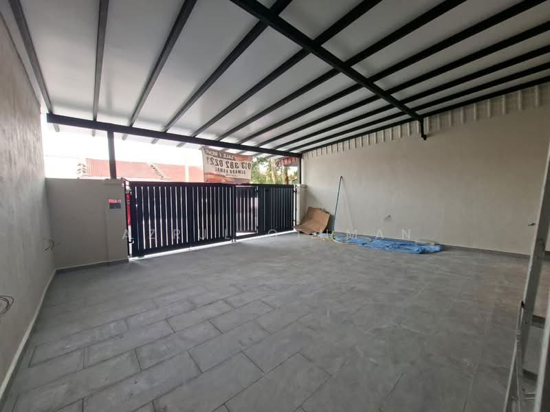 Rumah Teres 1 Tingkat untuk Dijual di Sikamat (Negeri Sembilan) - Azrul Othman - Car Park - PropertyGuru.com.my