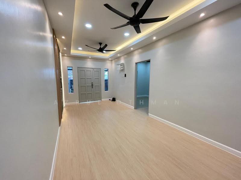 Rumah Teres 1-Tingkat untuk Dijual di Sikamat (Negeri Sembilan) - Azrul Othman - Living Room - PropertyGuru.com.my