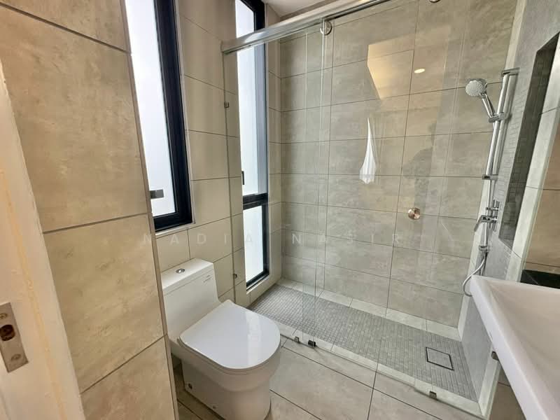 Servis Apartment untuk Disewa di The Sentral Suites - Nadia Nasir - Bathroom - PropertyGuru.com.my