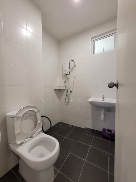 Kondominium untuk Dijual di SummerSkye Residences - S J Foo - Bathroom - PropertyGuru.com.my