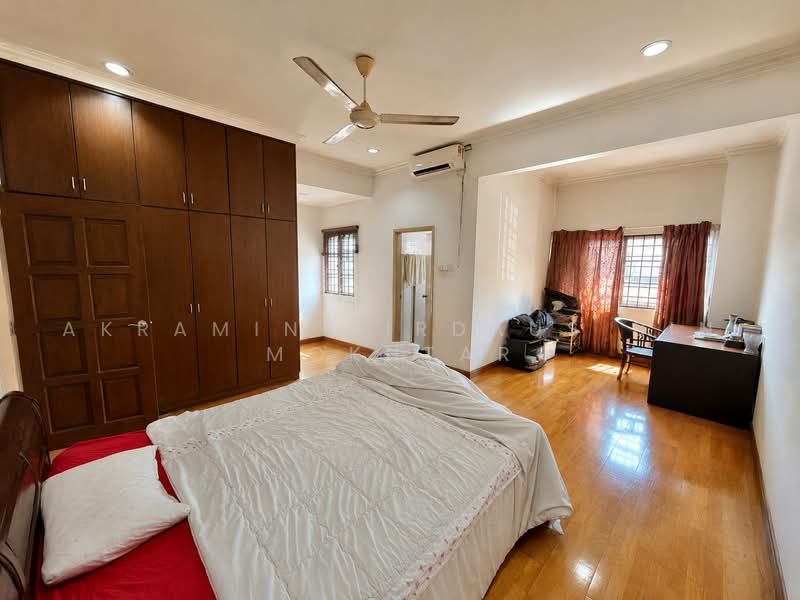 Rumah Teres 2 Tingkat untuk Dijual di Bukit Jelutong (Shah Alam) - Akramin Firdaus Bin Mokhtar - PropertyGuru.com.my