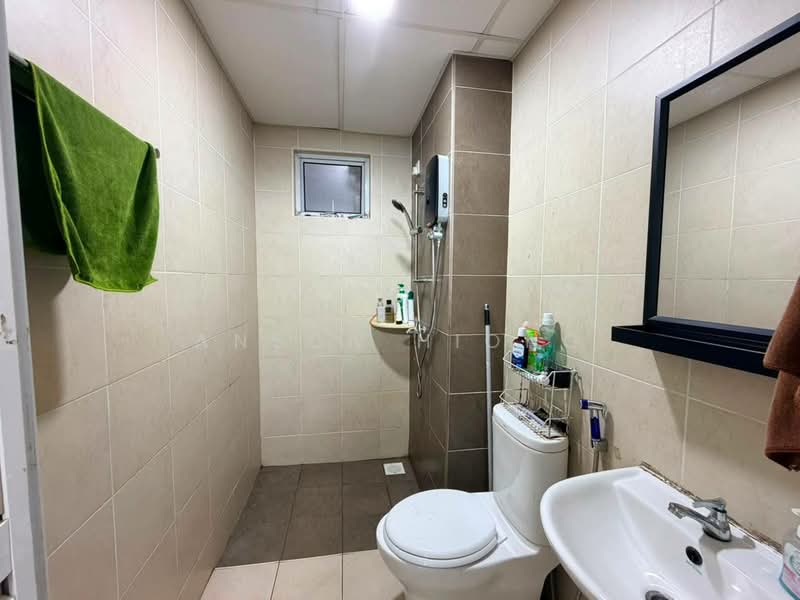 Service Residence for Sale at Pangsapuri Tanah Emas (Golden Sands) - Anson Hiong - Bathroom - PropertyGuru.com.my
