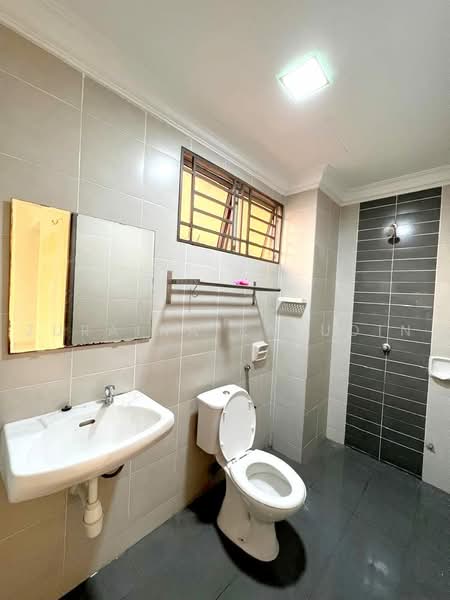 Pangsapuri untuk Dijual di Pangsapuri Damai - Zuraina Rajudin - Bathroom - PropertyGuru.com.my