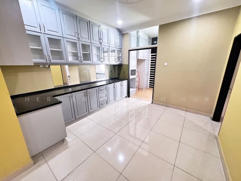 Rumah Teres 2-Tingkat untuk Dijual di Kajang (Selangor) - Herman Sazwan Nor Rahim - Dry Kitchen - PropertyGuru.com.my