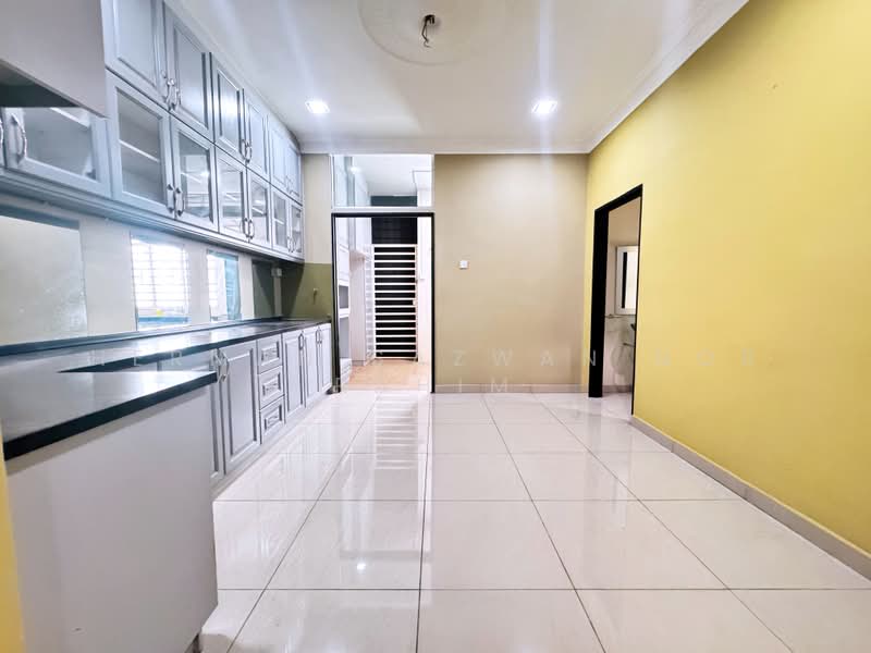 Rumah Teres 2-Tingkat untuk Dijual di Kajang (Selangor) - Herman Sazwan Nor Rahim - Dry Kitchen - PropertyGuru.com.my