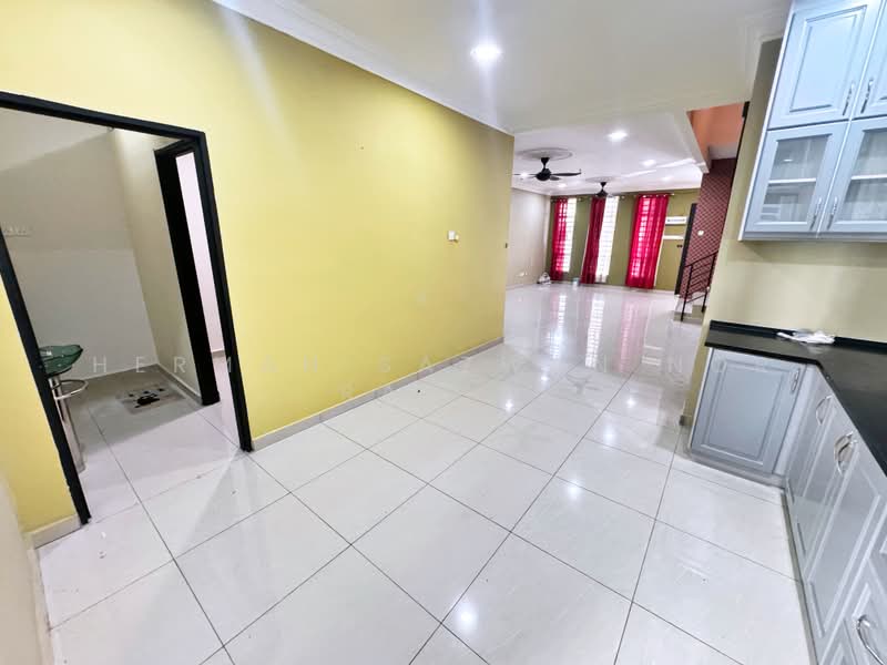 Rumah Teres 2-Tingkat untuk Dijual di Kajang (Selangor) - Herman Sazwan Nor Rahim - Dry Kitchen - PropertyGuru.com.my
