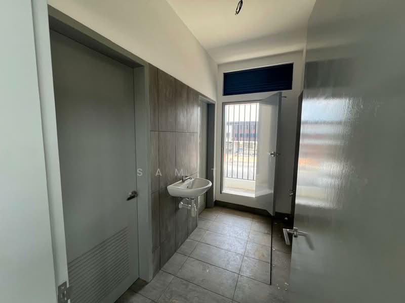 Factory for Rent in Sungai Buloh (Selangor) - Sam Tan - Bathroom - PropertyGuru.com.my