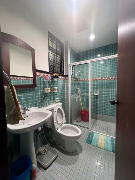 Kondominium untuk Dijual di Kampung Warisan - BS Lee - Bathroom - PropertyGuru.com.my