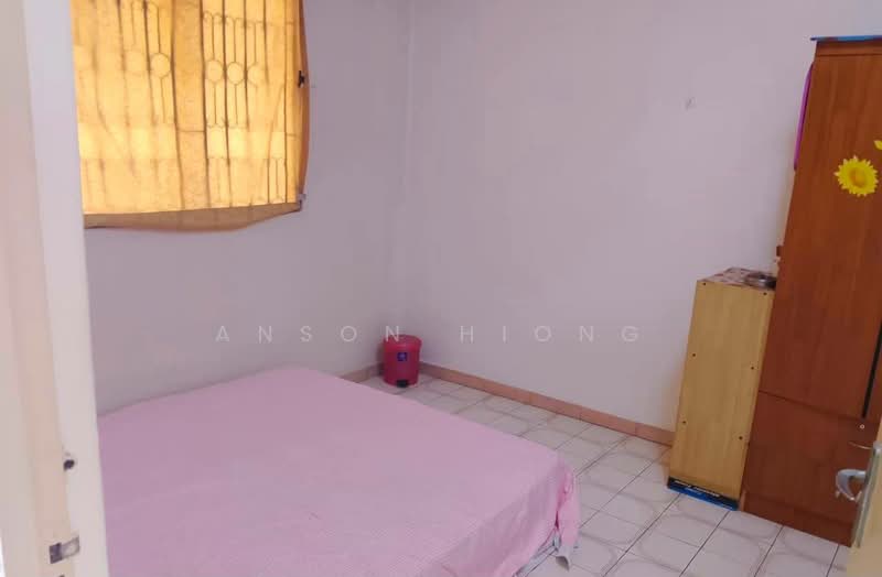 Flat for Sale at Flat Taman Ungku Tun Aminah - Anson Hiong - Bedroom - PropertyGuru.com.my