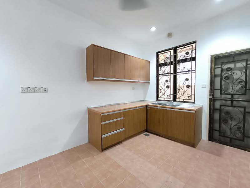 2-storey Terraced House for Sale in Bandar Kinrara Seksyen 6 (Bandar Kinrara) - Leon Lee - Kitchen - PropertyGuru.com.my