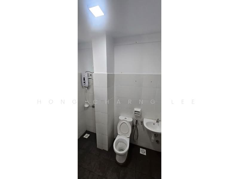 Rumah Flat untuk Disewa di PR1MA @ LARKIN INDAH - Hong Charng Lee - Bathroom - PropertyGuru.com.my
