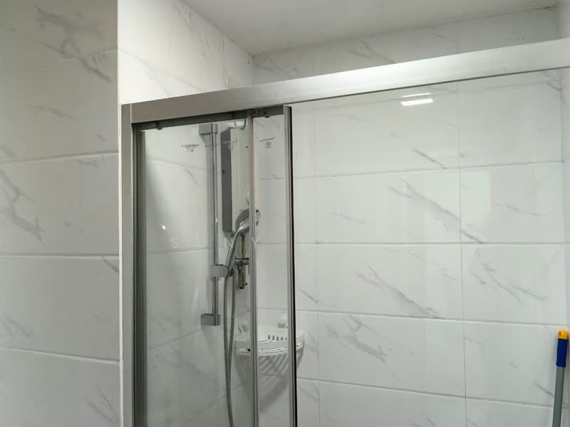 Service Residence for Sale at Forest City - Suny Sior - Bathroom - PropertyGuru.com.my