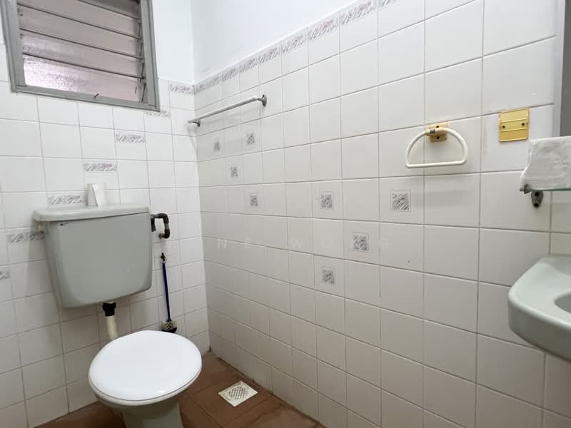 Rumah Teres 2 Tingkat untuk Dijual di Usj 5 (Subang Jaya) - Jane Wong - Bathroom - PropertyGuru.com.my