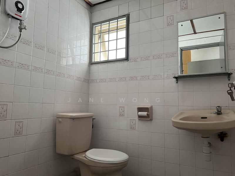 Rumah Teres 2 Tingkat untuk Dijual di Usj 5 (Subang Jaya) - Jane Wong - Bathroom - PropertyGuru.com.my