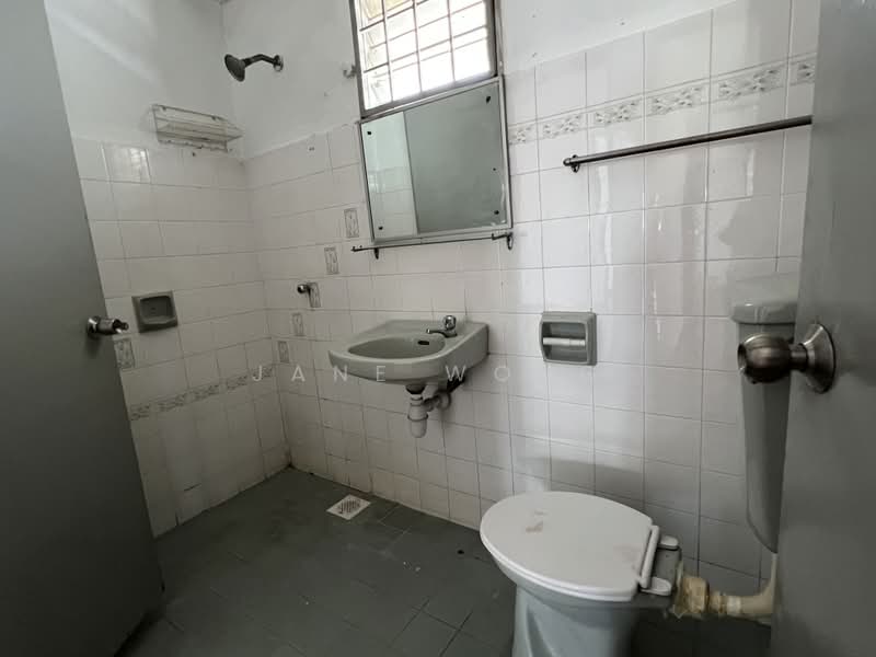Rumah Teres 2 Tingkat untuk Dijual di Usj 5 (Subang Jaya) - Jane Wong - Bathroom - PropertyGuru.com.my