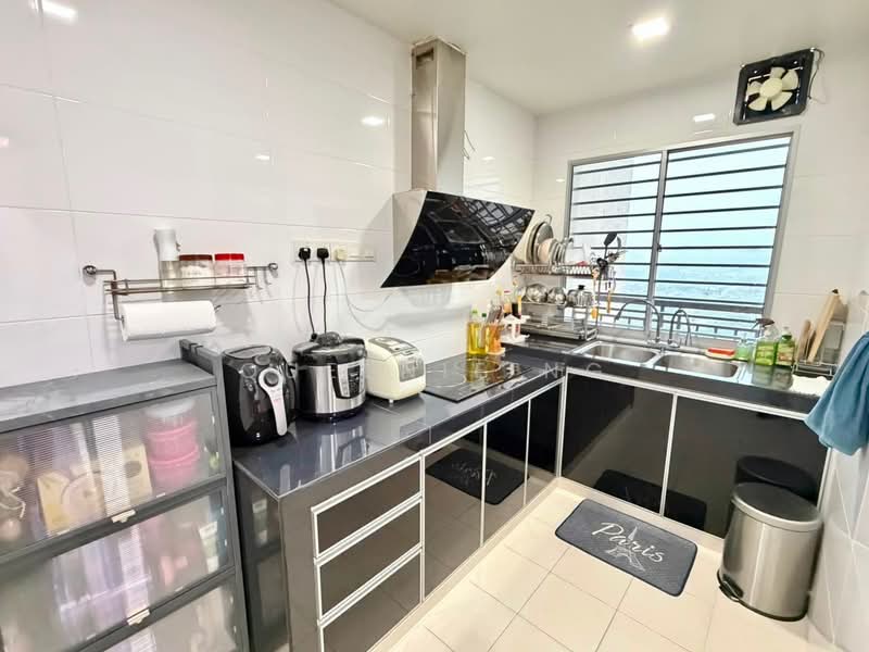 Service Residence for Sale at The Garden Residences - Queenie Ng - Kitchen - PropertyGuru.com.my