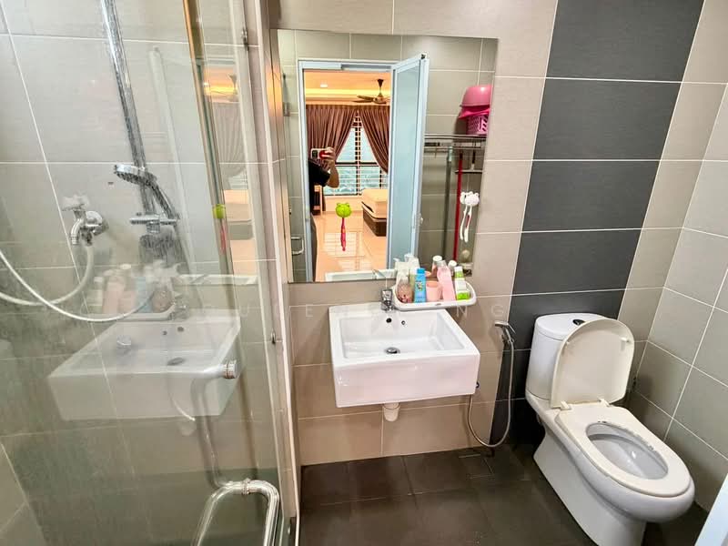 Service Residence for Sale at The Garden Residences - Queenie Ng - Bathroom - PropertyGuru.com.my