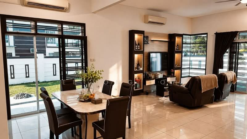 Rumah Kluster untuk Dijual di Kempas Utama (Tebrau) - Ee Fong Toh - Living Room - PropertyGuru.com.my