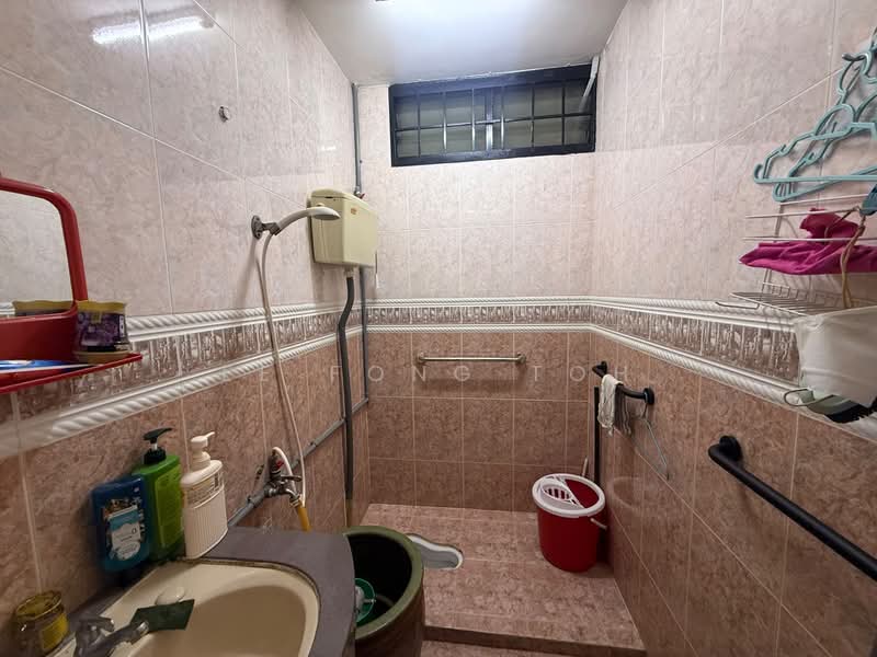 Rumah Teres 1 Tingkat untuk Dijual di Taman Skudai Baru (Skudai) - Ee Fong Toh - Bathroom - PropertyGuru.com.my