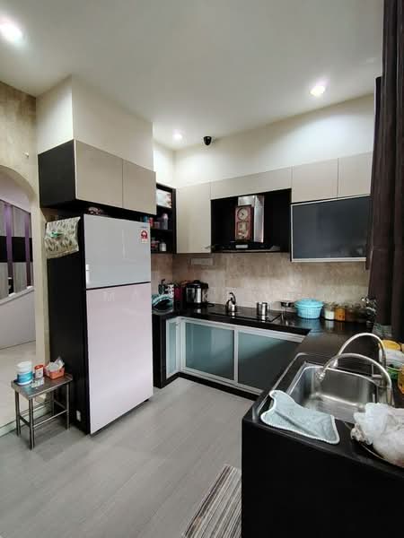 1-storey Terraced House for Sale in Taman Kempas Indah (Tebrau) - May Khoo - Kitchen - PropertyGuru.com.my
