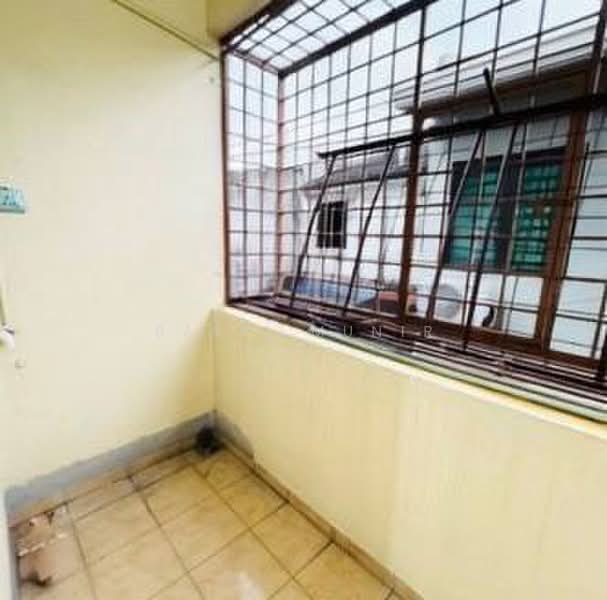 Rumah Teres untuk Disewa di Taman Samudra Teres (Batu Caves) - Basri Munir - Balcony - PropertyGuru.com.my