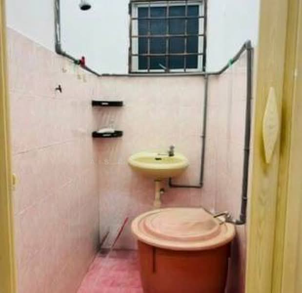 Rumah Teres untuk Disewa di Taman Samudra Teres (Batu Caves) - Basri Munir - Bathroom - PropertyGuru.com.my