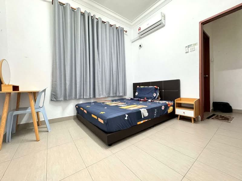 Rumah Teres 2 Tingkat untuk Dijual di Taman Bukit Kempas (Tampoi) - Ee Fong Toh - Bedroom - PropertyGuru.com.my