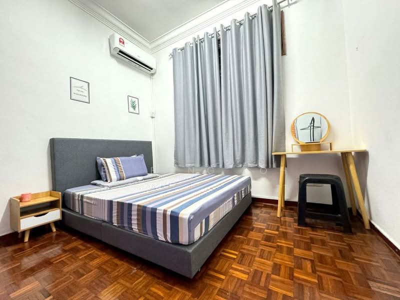 Rumah Teres 2 Tingkat untuk Dijual di Taman Bukit Kempas (Tampoi) - Ee Fong Toh - Bedroom - PropertyGuru.com.my