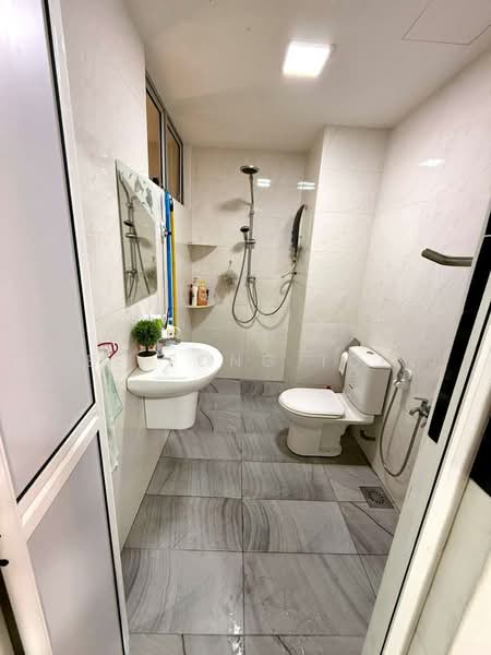 Pangsapuri untuk Dijual di Pangsapuri Persiaran Tanjung - Ee Fong Toh - Bathroom - PropertyGuru.com.my