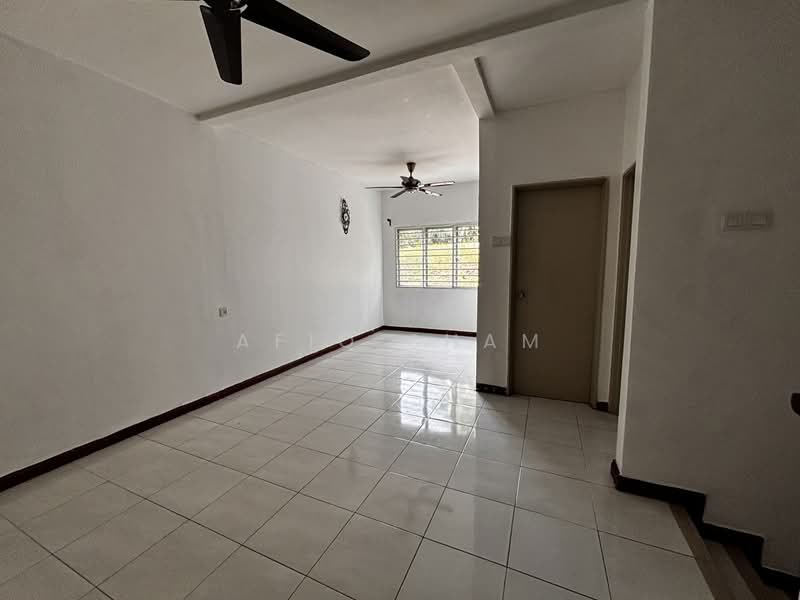 3-storey Terraced House for Sale in Rawang (Selangor) - Afiq Sham - Living Room - PropertyGuru.com.my