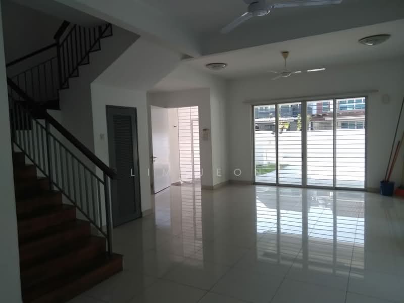 Rumah Berkembar untuk Dijual di Bandar Parklands (Klang) - Lim Jeon - Living Room - PropertyGuru.com.my
