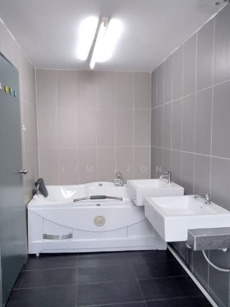 Rumah Berkembar untuk Dijual di Bandar Parklands (Klang) - Lim Jeon - Bathroom - PropertyGuru.com.my