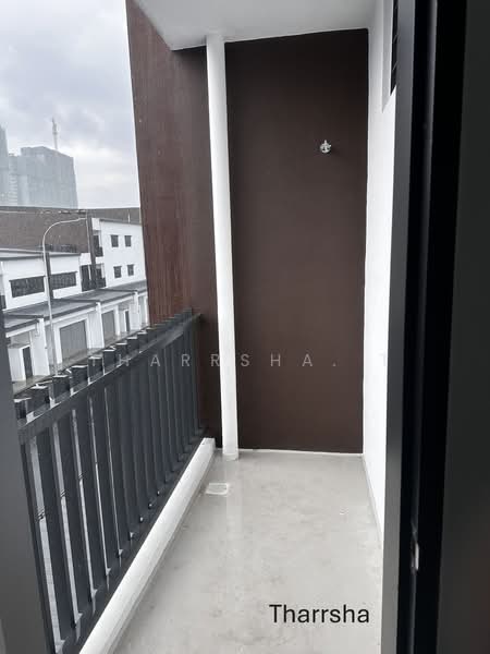 Shop for Rent in Semenyih (Selangor) - Tharrsha. T - Balcony - PropertyGuru.com.my