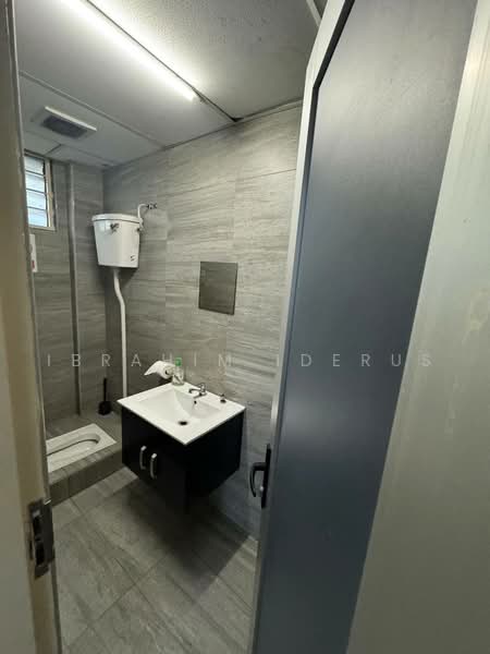 Semi-D Factory for Sale in Subang Jaya (Selangor) - Ibrahim Iderus - Bathroom - PropertyGuru.com.my