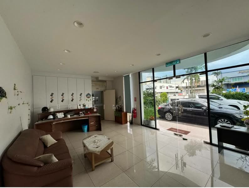 Semi-D Factory for Sale in Subang Jaya (Selangor) - Ibrahim Iderus - Entrance - PropertyGuru.com.my