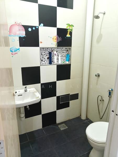 1-storey Terraced House for Sale in Kota Sarang Semut (Kedah) - Atikah Salleh - Bathroom 2 - PropertyGuru.com.my