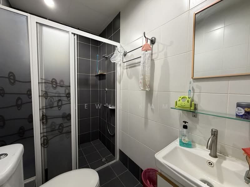 Condominium for Sale at 10 Island Resort - Lewis Kam - Bathroom - PropertyGuru.com.my
